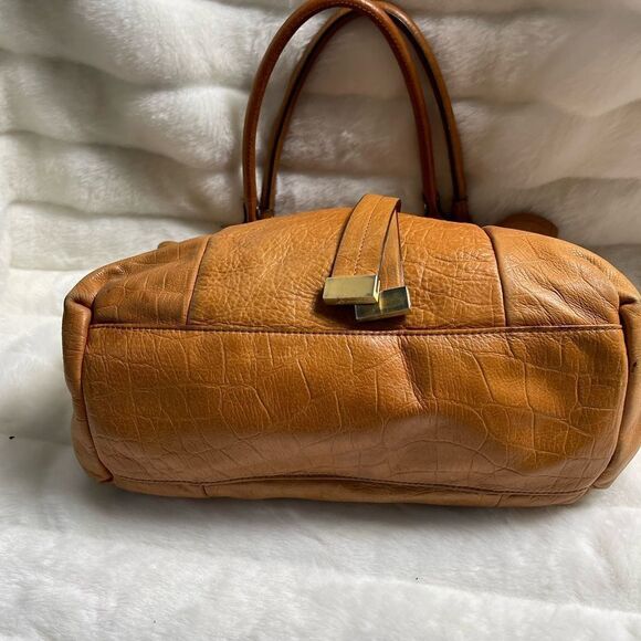 B Makowsky leather tan shoulder bag with soft finish gold tone accents - Picture 7 of 13